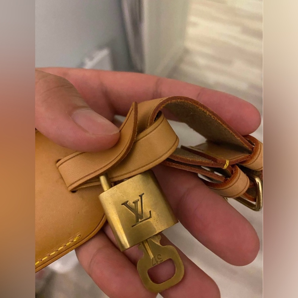 Louis Vuitton Tan Leather Tag with Gold Lock